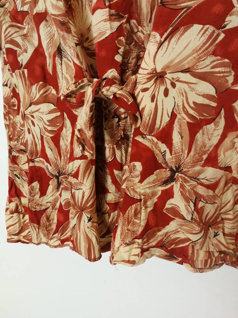 Maroon with cream flowers UK 16 90s Fitted Floral Blouse
