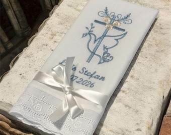 Paño de bautizo bordado con nombre y fecha – Paño bordado para bautizo – Símbolo cristiano – Paño blanco con encaje – Regalo de bautizo