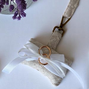 Ringkussen voor een bruiloft met hond – schattig ringkussen met borduurpatroon, perfect voor de huwelijksgeloften en als accessoire voor een ringdragerhond
