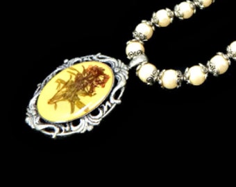 Vintage Glass Pearl Necklace: Baroque Pressed Flower Pendant, Silver Tone