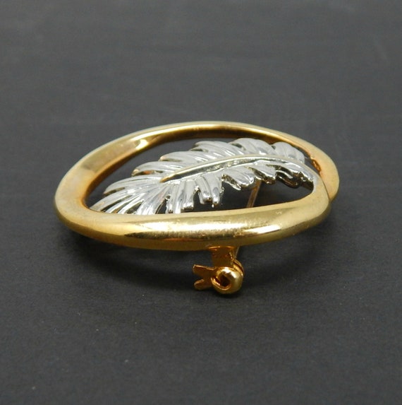 Silver Leaf Inside Gold Tone Circle Brooch, Vinta… - image 4