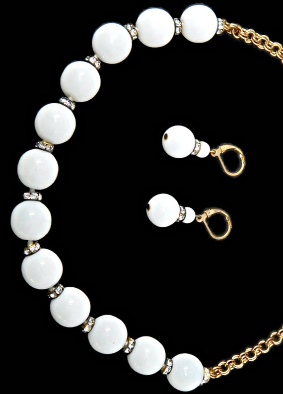 Chunky White Glass Beade and Rhinestone Choker Ne… - image 8