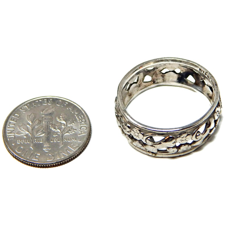 Sterling Silver Cut Out Flowers Band Ring