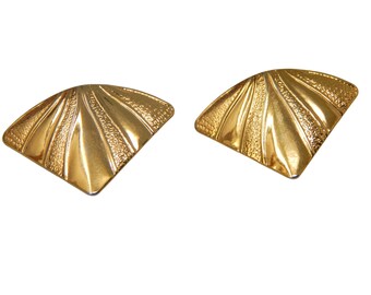 Triangle Fan Shape Earrings Textured Gold Tone Lightweight Posts for Pierced Ears Vintage Jewelry