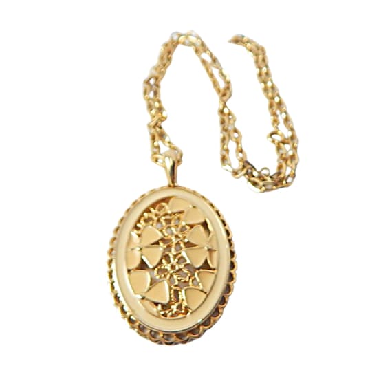 Large Floral Oval Pendant Necklace, Cream Color En