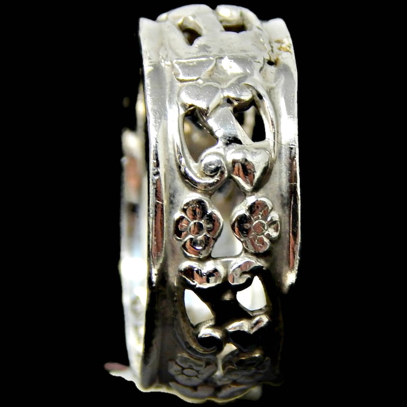 Sterling Silver Cut Out Flowers Band Ring