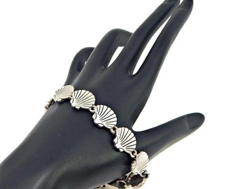 Etched Cockle Seashell Link Bracelet in Silver Tone Vintage Jewelry