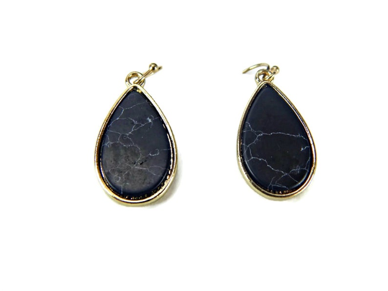 Veined Black Faux Stone Bib Necklace and Drop Wire Earrings Set Rhinestone Accent in Gold Tone
