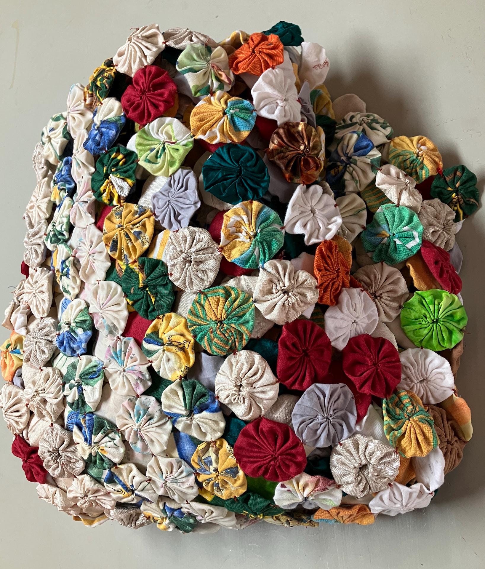 Fabulous French Yo-Yo (Suffolk Puff) quilt mid 1900s