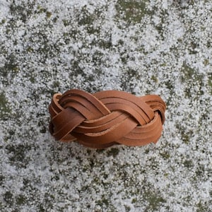 Leather braided bracelet in cognac leather color