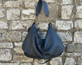 Sac bandoulière en cuir noir avec zip / Sac Hobo en cuir souple noir et cuir de vache