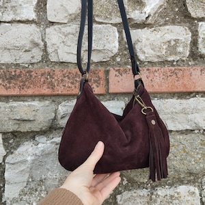 Sac bandoulière en daim doux aubergine avec zip / Mini sac hobo