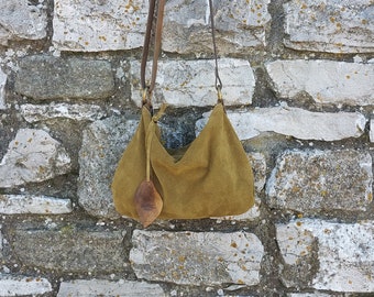 Mjuk grön mockaaxelväska med dragkedja / mini-hoboväska
