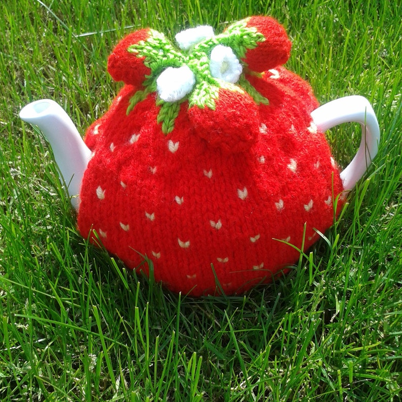 Knitted Tea Cosy image 1