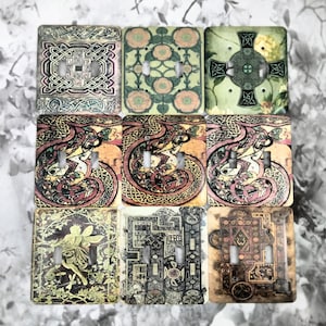 Peut inclure: Neuf caches-prises décoratifs avec des nœuds celtiques et d'autres motifs. Les caches-prises sont en céramique et ont une finition brillante. Les motifs sont dans des tons de vert, marron, rouge et or.