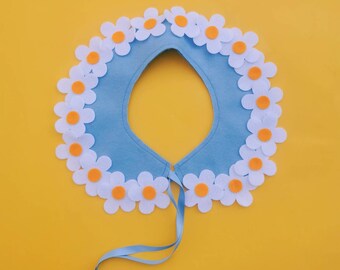 Daisy flower ring felt collar in blue