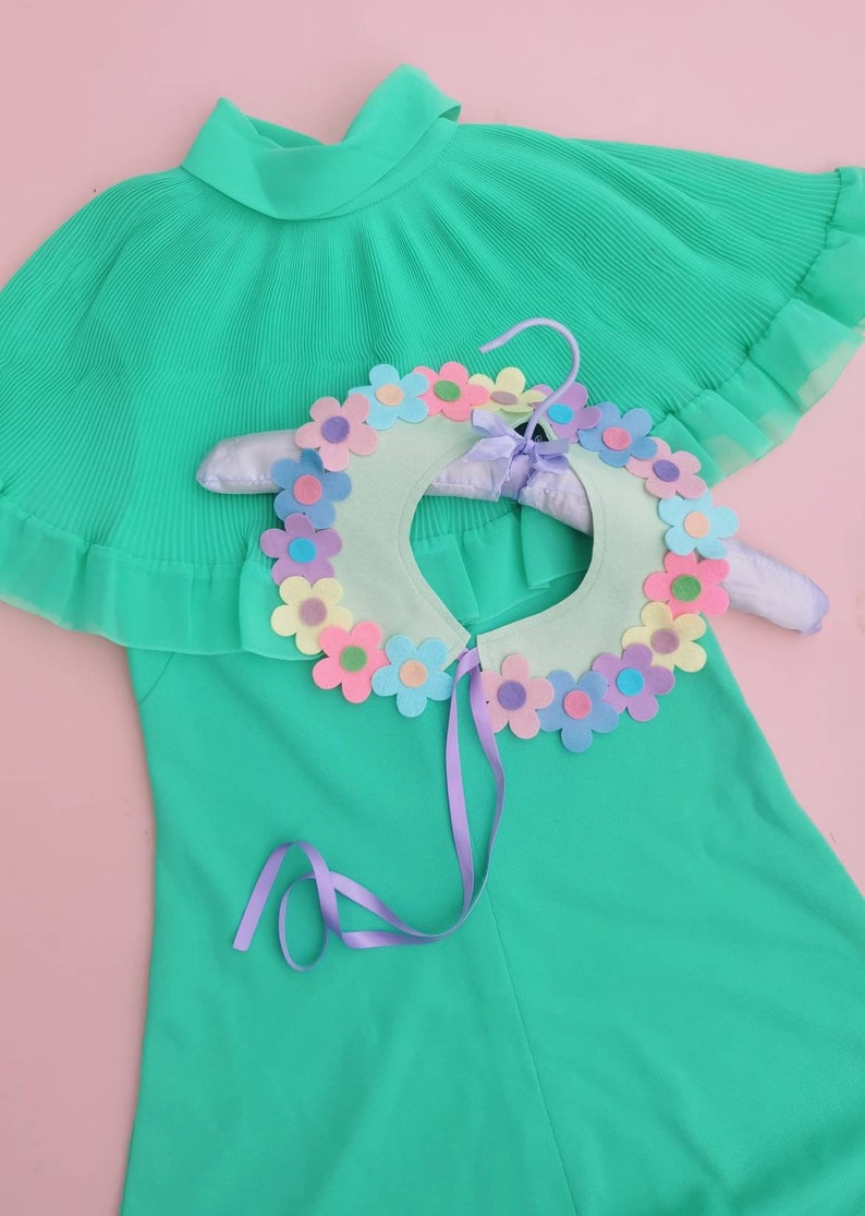 Pastel daisy flower ring felt collar image 3