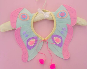 The butterfly collar in pastels