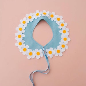 Daisy flower ring felt collar in blue image 2