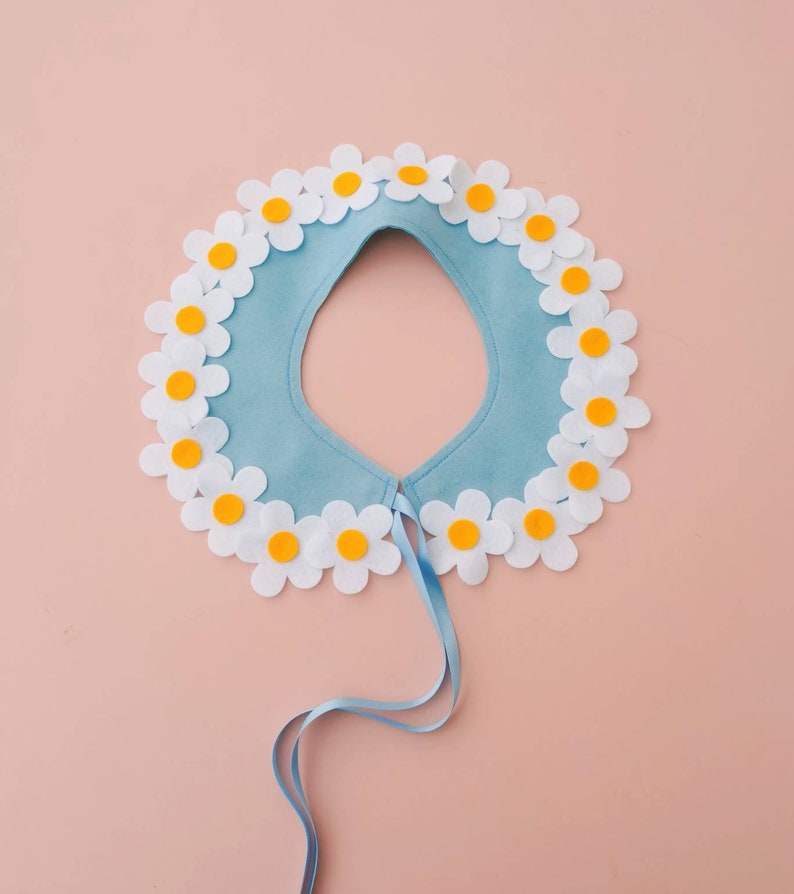 Daisy flower ring felt collar in blue image 2