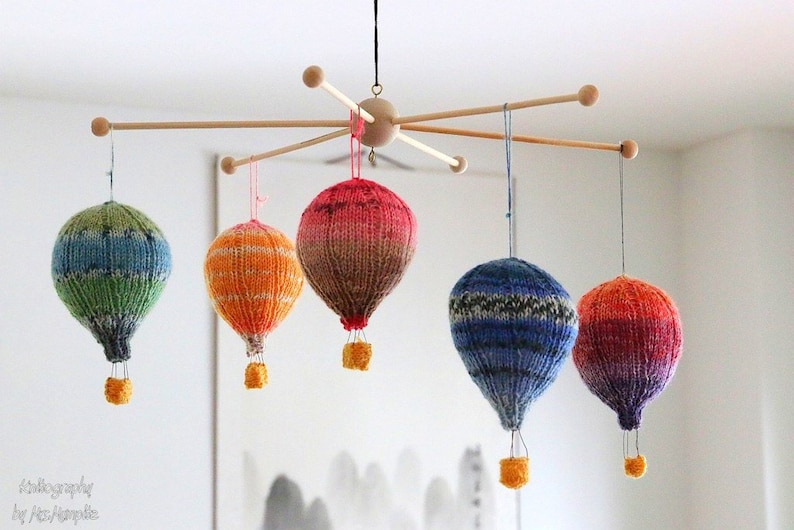 Hot air balloons knitting pattern PDF, mobile hangers, diy gift and decoration, gift for kids and adults, baby shower 