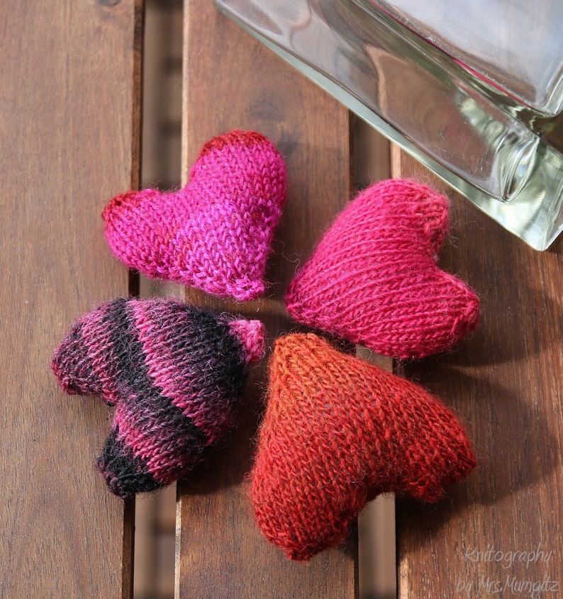 Gefüllte Herzen Strickanleitung für Herzen als Mobile - Etsy.de
