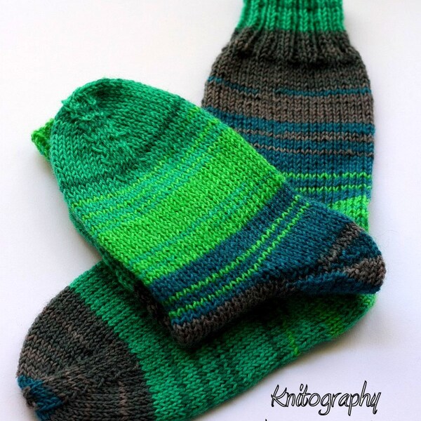 Cozy warm socks size EU28/31, US kids 10/13, handknit in greens and grey with tiny braid