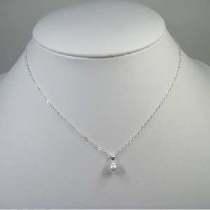 Sterlingzilveren kinderketting: enkele zoetwaterparel, 15 inch