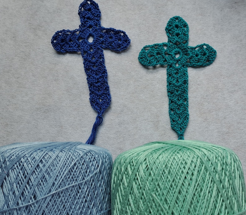 Royal blue, Pale blue (thread), Teal, and Pale Teal (thread).