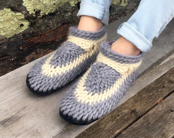Cozy Gray Merino Wool Slippers: Crochet, Leather Sole, Fur-Lined Comfort for Men