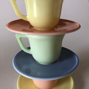 VINTAGE HAZEL ATLAS &#39;New Century&#39;, Pastel Milk Glass Child&#39;s Tea Set
