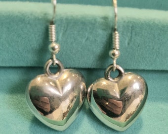 Upcyled silver tone. boho, dangly earrings. Drop earrings. Hearts. Festival, holiday jewellery.