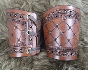 Mini Pair Leather Bracer | Leather Cuff | Wrist Guard | Arm bracer | Gauntlet | Renaissance Larp Medieval Cosplay Costume Bracer