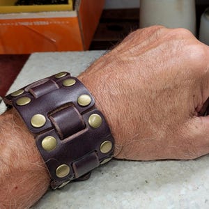 Uniseks leren manchet | Polsbandje | Rocker-armband | Armband | Wikkelarmband | Steampunk Goth Rockstar Biker Rebel Nightwear-concert