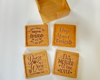 Posavasos de madera de arce, juego de 4 con soporte, tema de vino para perros