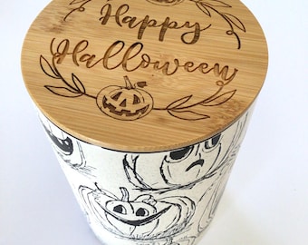Tarro de cerámica con temática de Halloween y calabazas espeluznantes