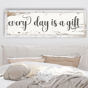 Every Day Is A Gift Guest Bedroom Sign, Distressed Modern Farmhouse Canvas Wall Decor, Rustic Print for Above Bed Housewarming Gift - BD05