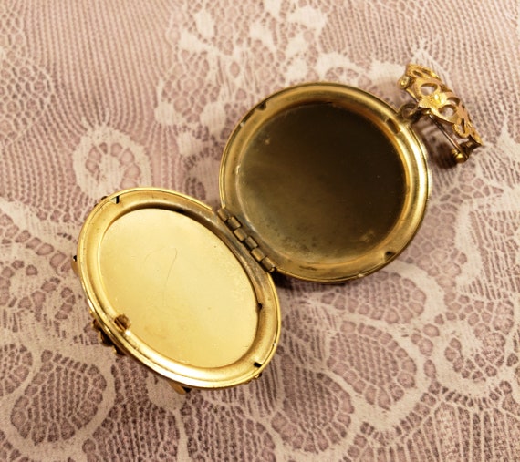 Vintage locket - image 3