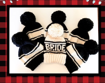 Conjunto de gorros para novias y amigas, gorros tejidos a mano para despedidas de soltera, regalos para damas de honor, gorros con pompones para fotos de bodas de invierno.