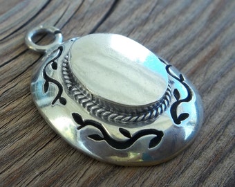 Sale! Sterling Silver Vine Cutout HOLLOW Pendant ROPE Edge Accent 10.7 grams