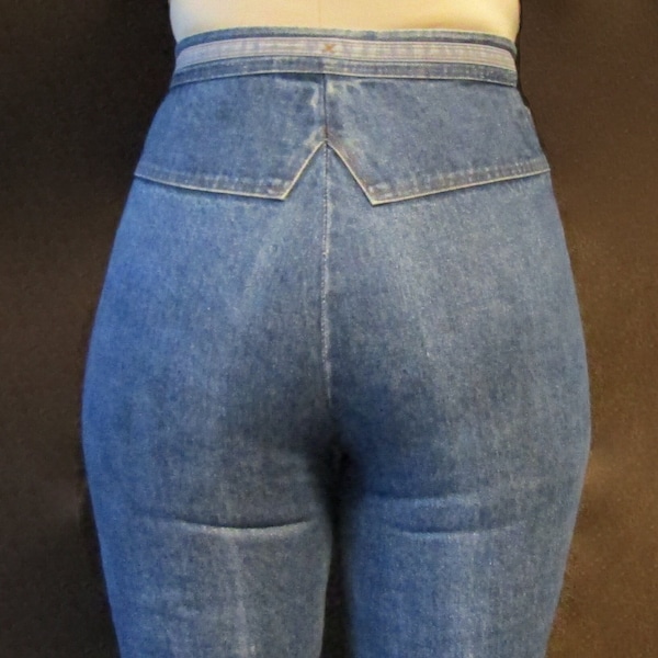 Vintage 1970s h.i.s High Waist "Mom" jeans 28w 30 Inseam// ~Modern Small/Med-- wide leg--Two tone details!--Made in USA