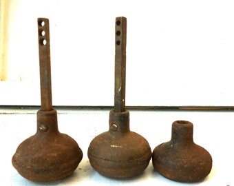 3 Vintage shabby rusty door knob metal doorknobs  2 spindles antique hardware for use or crafts N3