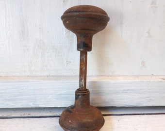 Vintage shabby rusty door knob metal doorknobs  2 knobs one spindle antique hardware for use or crafts N5