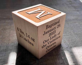 Regalo personalizado para recién nacido: bloque de madera de arce grabado con el nombre - recuerdo personalizado con datos de nacimiento