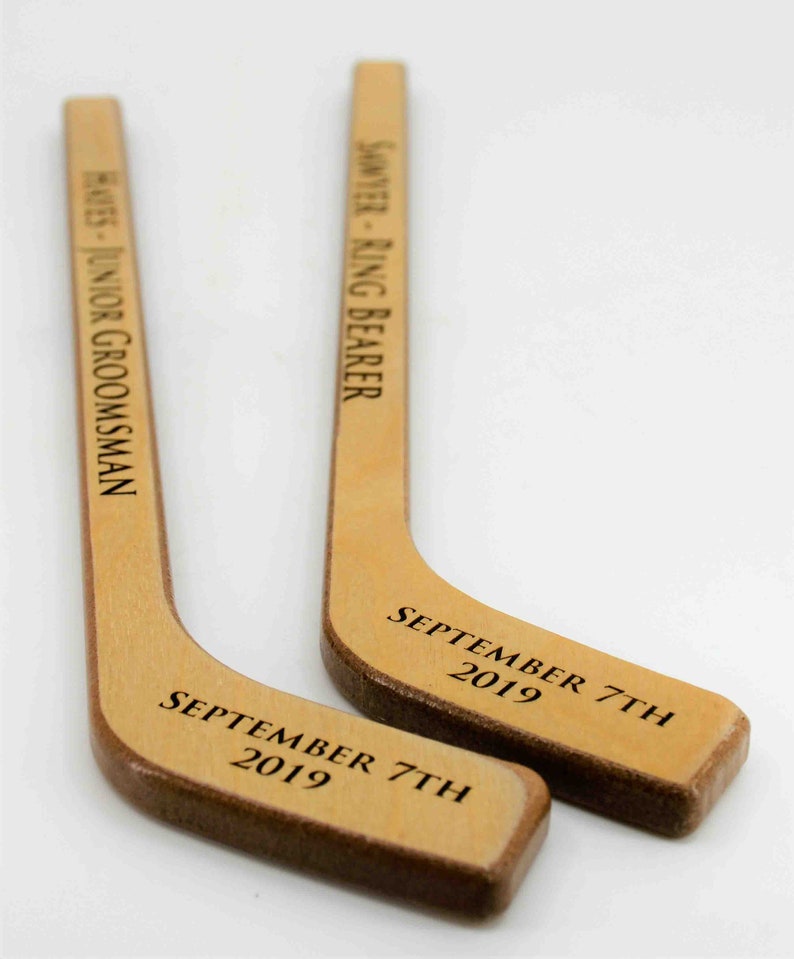 Mini bâtons de hockey personnalisés, cadeau pour porteur d'alliances, cadeau de garçon d'honneur, cadeau pour homme d'honneur, cadeau pour entraîneurs de hockey gravés, cadeau pour nouveau-né hockey personnalisé image 5