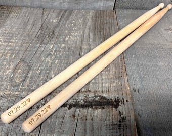 Baquetas personalizadas, baquetas grabadas con láser, baquetas de calidad profesional, baquetas con punta de madera, letras de canciones grabadas