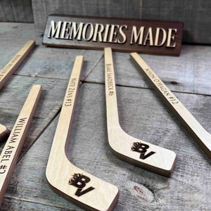 Mini bâtons de hockey personnalisés, cadeau pour porteur d'alliances, cadeau de garçon d'honneur, cadeau pour homme d'honneur, cadeau pour entraîneurs de hockey gravés, cadeau pour nouveau-né hockey personnalisé image 10