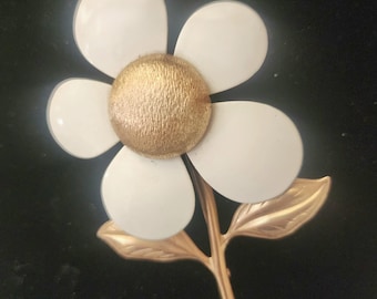 Beautiful 1960's enamel and gold-tone metal flower brooch. Fabulous statement piece! reminiscent of the days of Twiggy and go-go boots!
