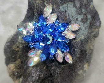 Vintage, bright blue and clear flower/starfish/pinwheel brooch in great shape!