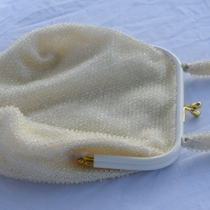 White and yellow Lumured Corde&#39; beaded 1960-70&#39;s handbag. Yellow caviar beaded bag. Kiss lock clasp.